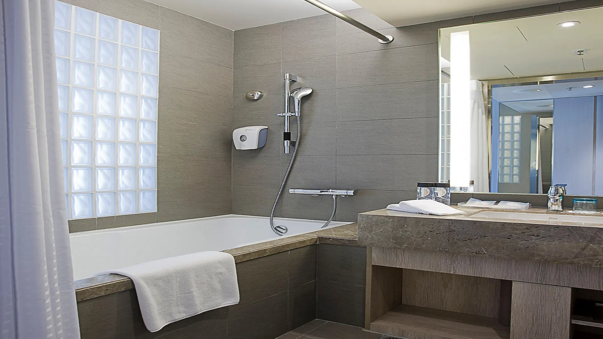 Holiday Inn Express Hong Kong Mongkok By Ihg 3*,  Chiny
