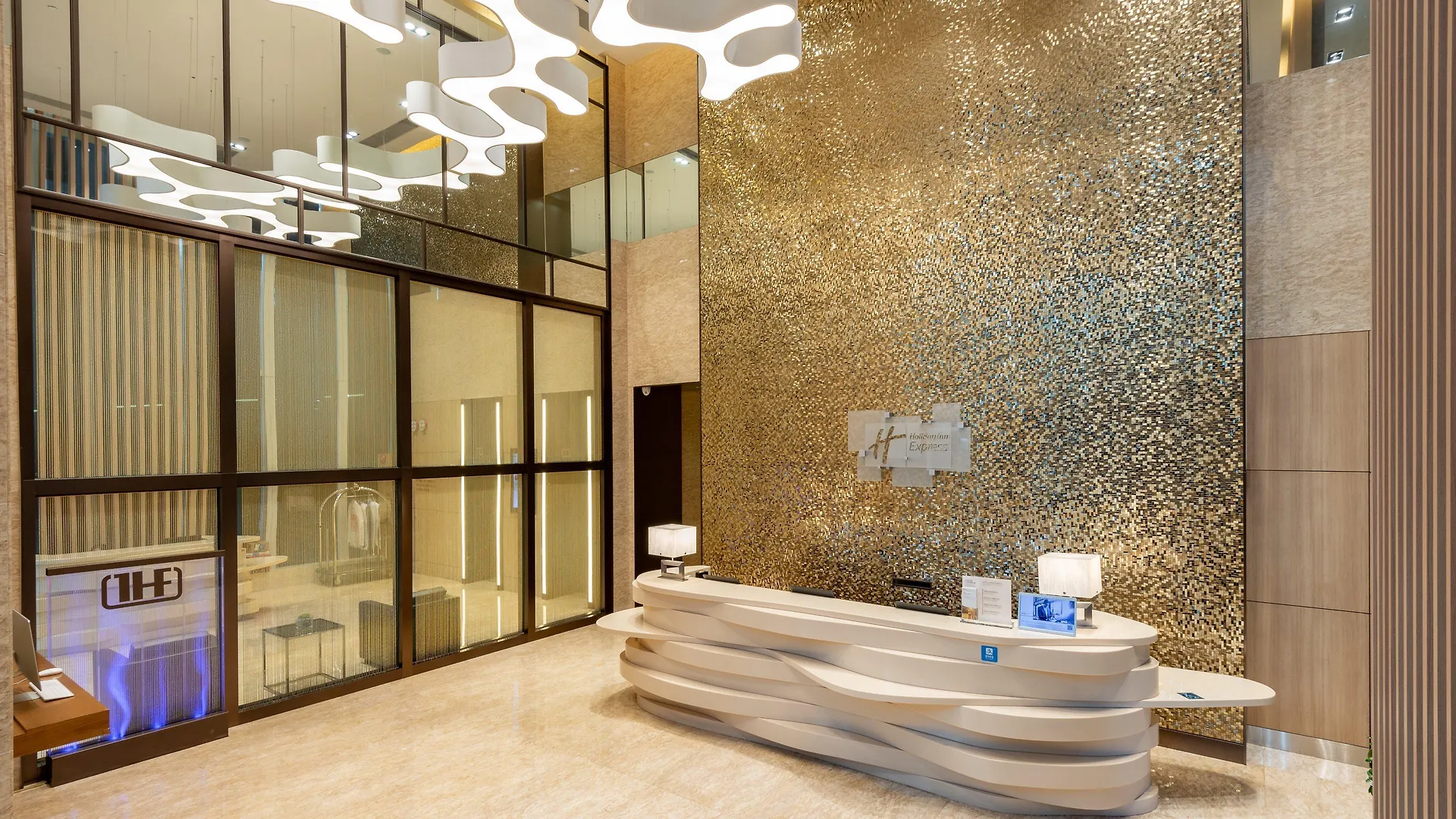 Holiday Inn Express Hong Kong Mongkok By Ihg 3*,