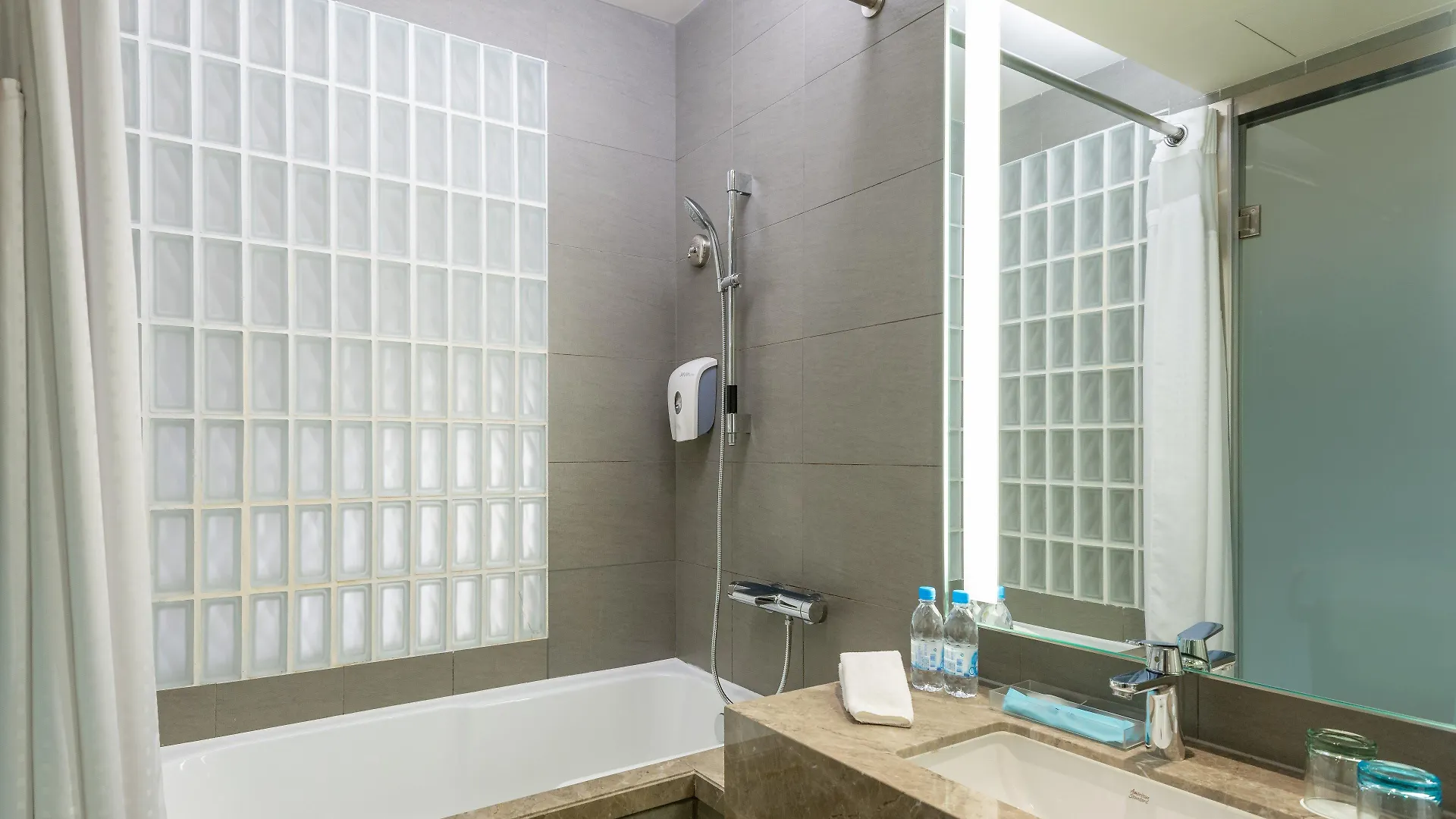 Hotel Holiday Inn Express Hong Kong Mongkok By Ihg
